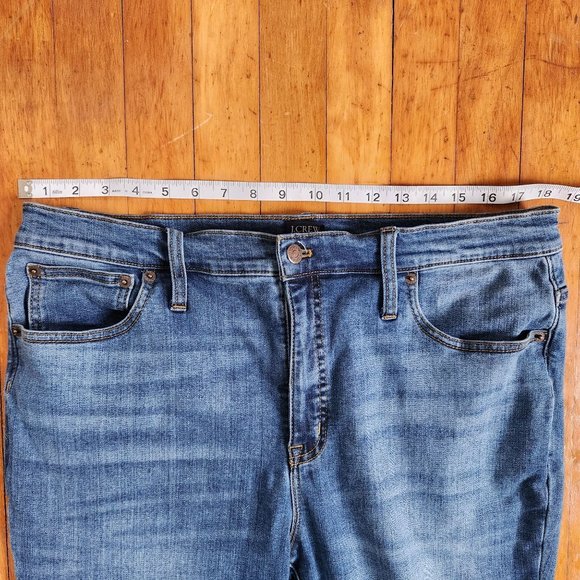 J Crew Mid-Rise Skinny Jean in Signature Stretch Size 33 Color: Vista Blue - Picture 5 of 9